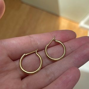 RARE Mejuri Hoops